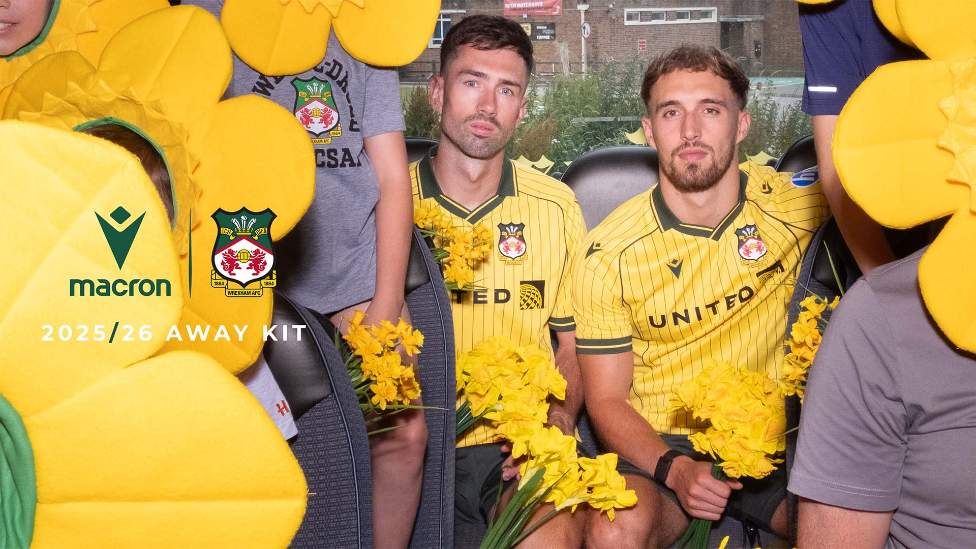 SUCCESSO IMMEDIATO PER IL NUOVO STORE ONLINE DEL WREXHAM FIRMATO MACRON: LA MAGLIA HOME 2025/26 VA A RUBA